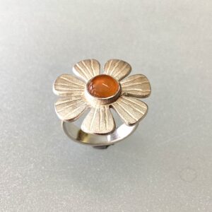 Päivänkakkara sormus